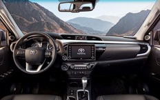 Интерьер Toyota Hilux