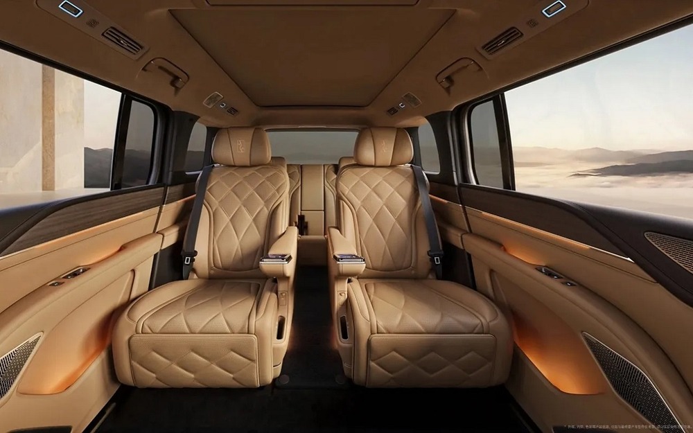 Интерьер BYD Yangwang U8L