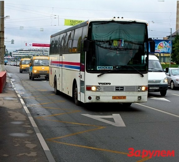 Московские власти разрешат парковку на тротуаре 
