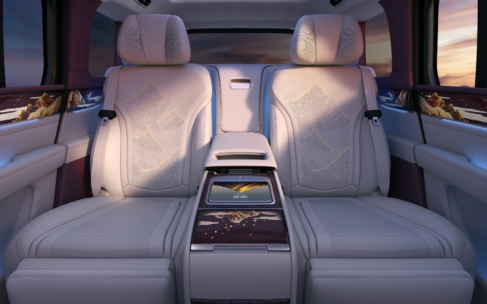 Интерьер BYD Yangwang U8L
