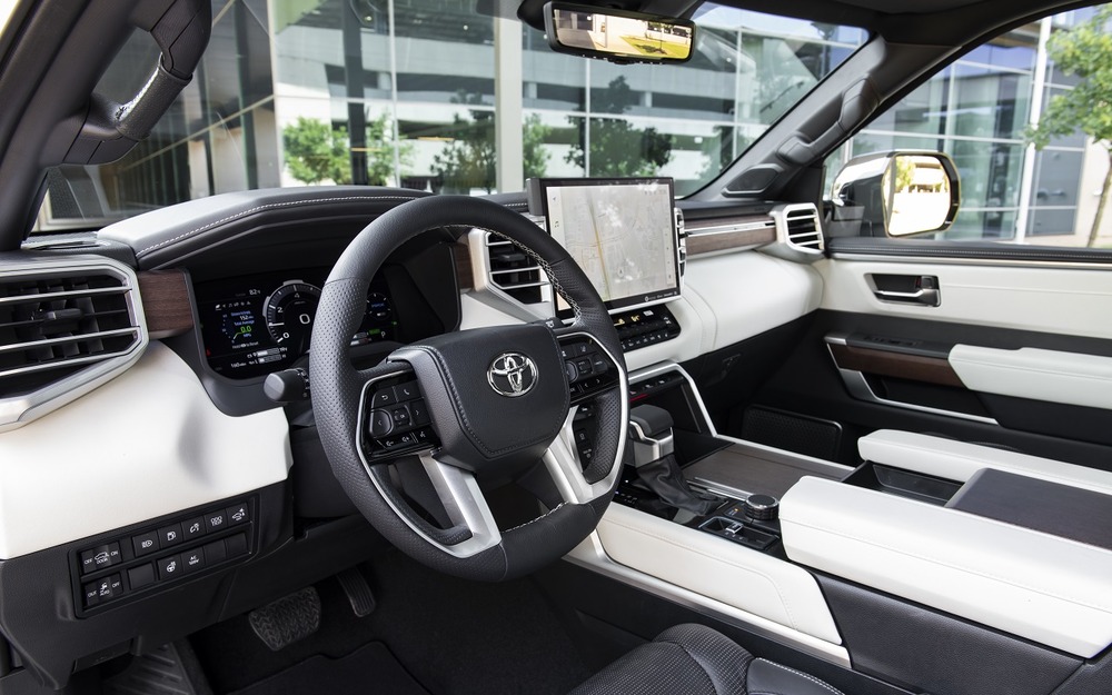 Интерьер Toyota Sequoia