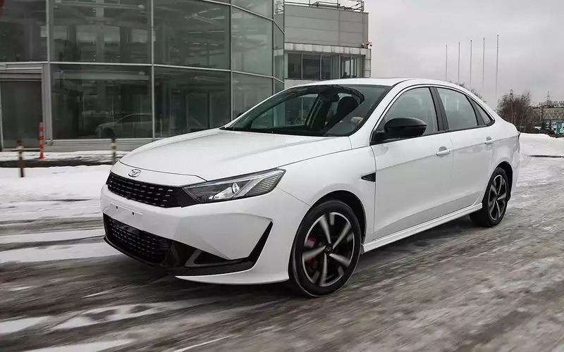 Почти все машины из Китая для рынка РФ оснащены пакетом «теплых» опций даже в «базе»