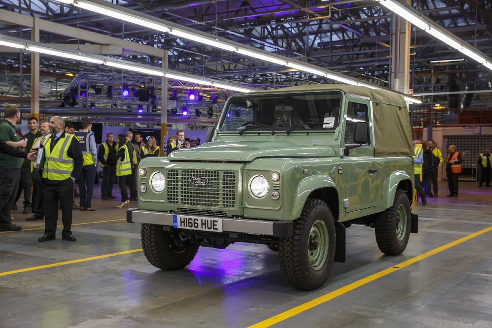 Land Rover Defender проводили с почестями