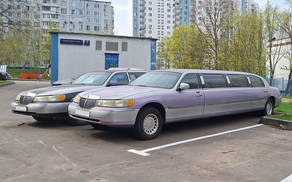 Lincoln Town Stretch Limousine