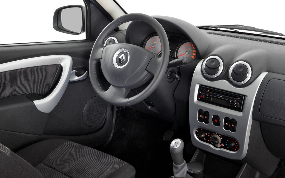 Интерьер Renault Logan