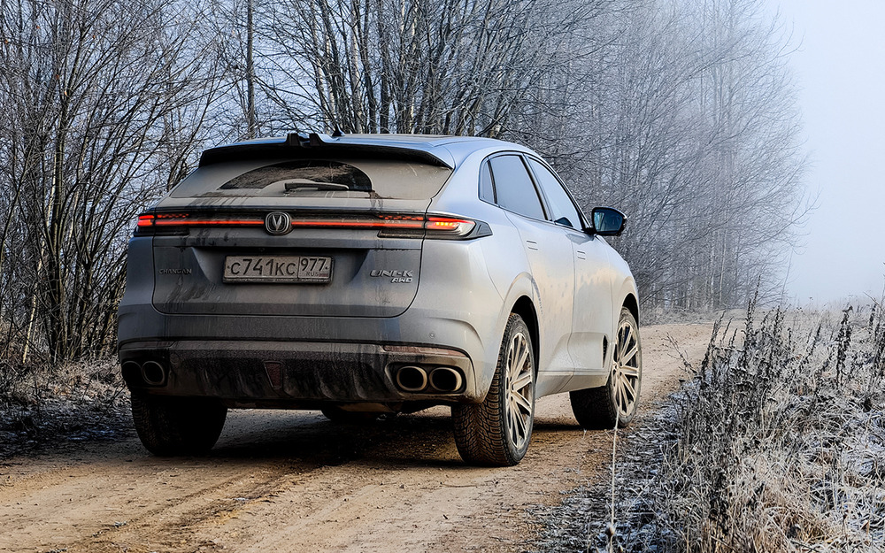 Омывателя задней камеры кроссоверу Changan Uni-K очень не хватает.