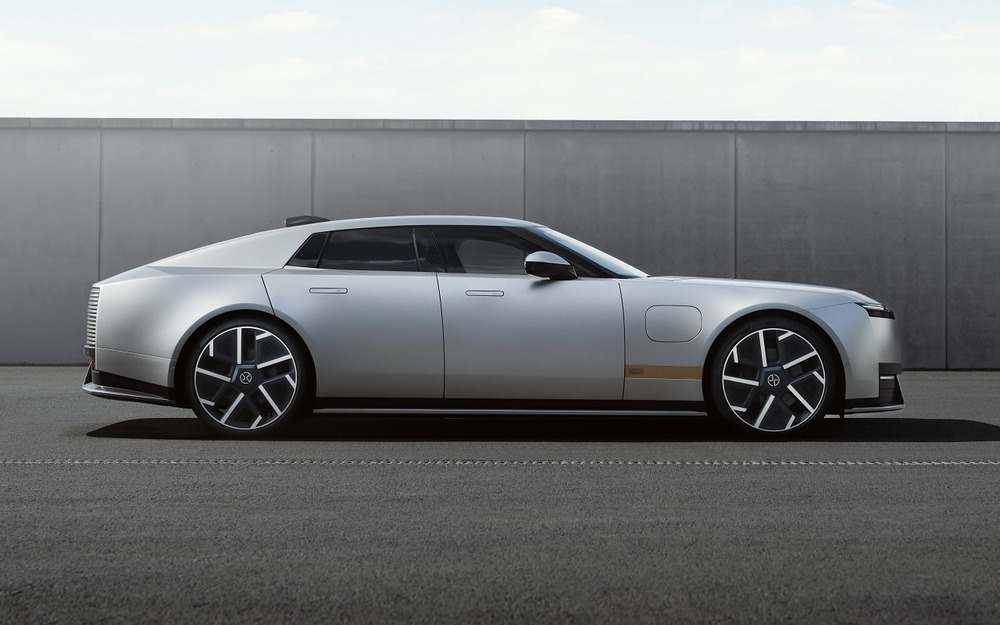 Новый Jaguar официально представлен - ненависть или любовь?