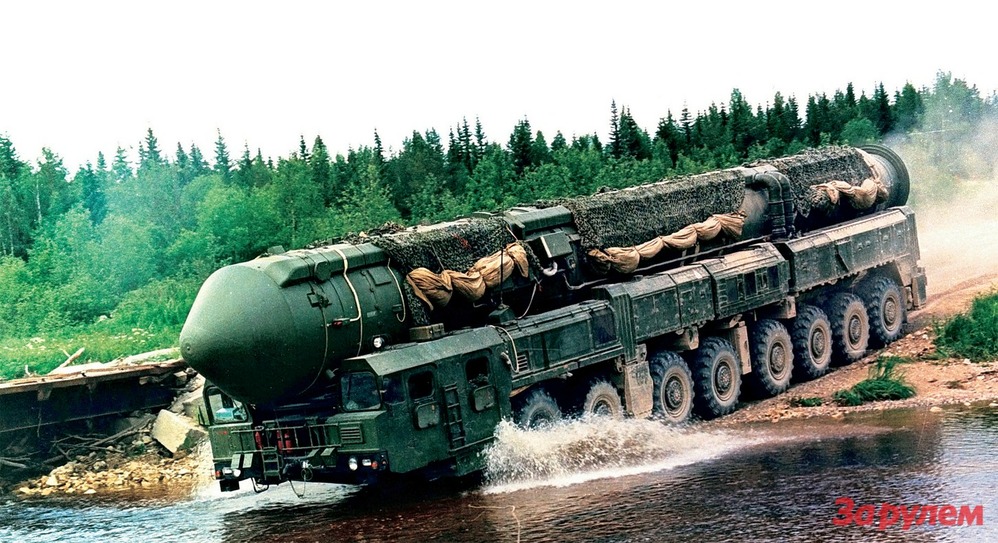 Подвижный ракетный комплекс «Тополь-М» на шасси МАЗ-79221 родился в 1992 году.