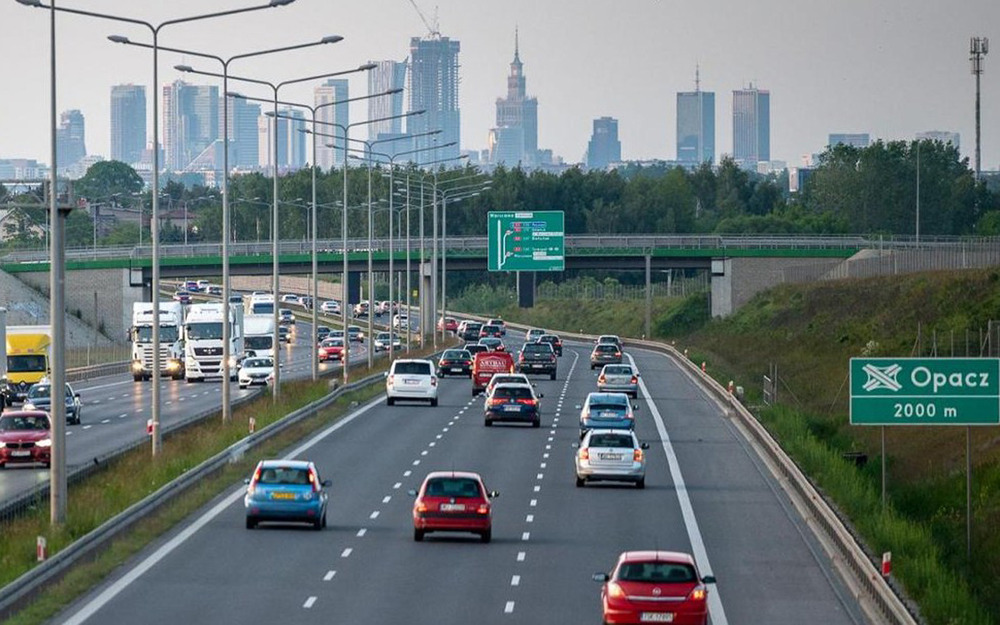 Польша закрывает военные объекты для китайских автомобилей