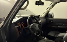Интерьер Nissan Patrol Y61