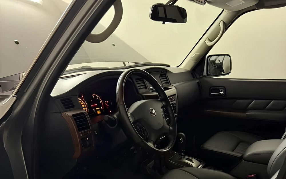 Интерьер Nissan Patrol Y61