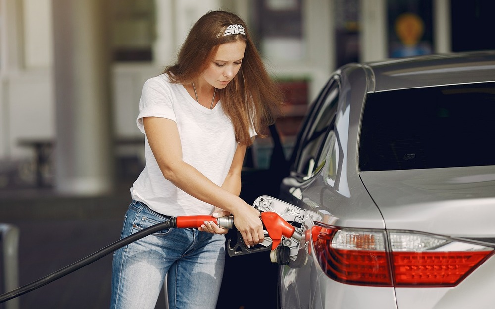 Минэнерго выявило рост цен на частных заправках