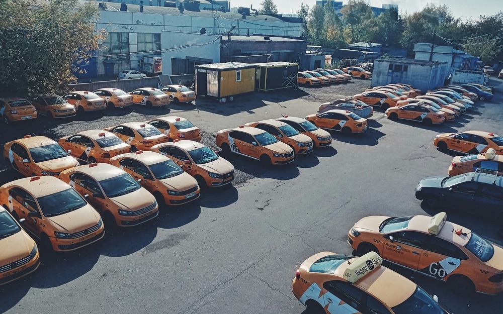 Таксопарки стали массово распродавать иномарки