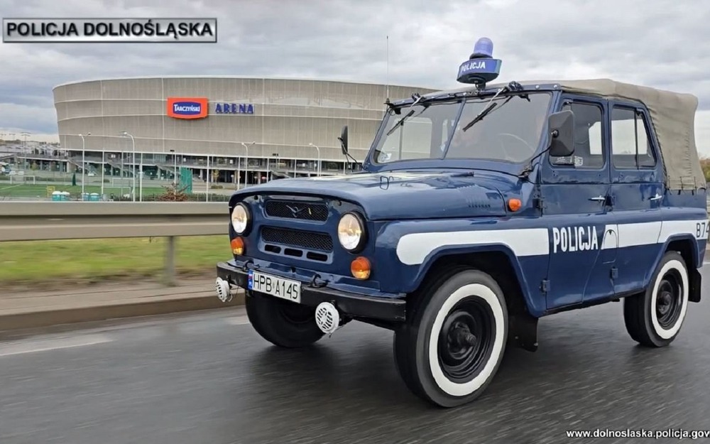 Польская полиция рассталась с самым старым своим авто - 36-летним УАЗом (видео)