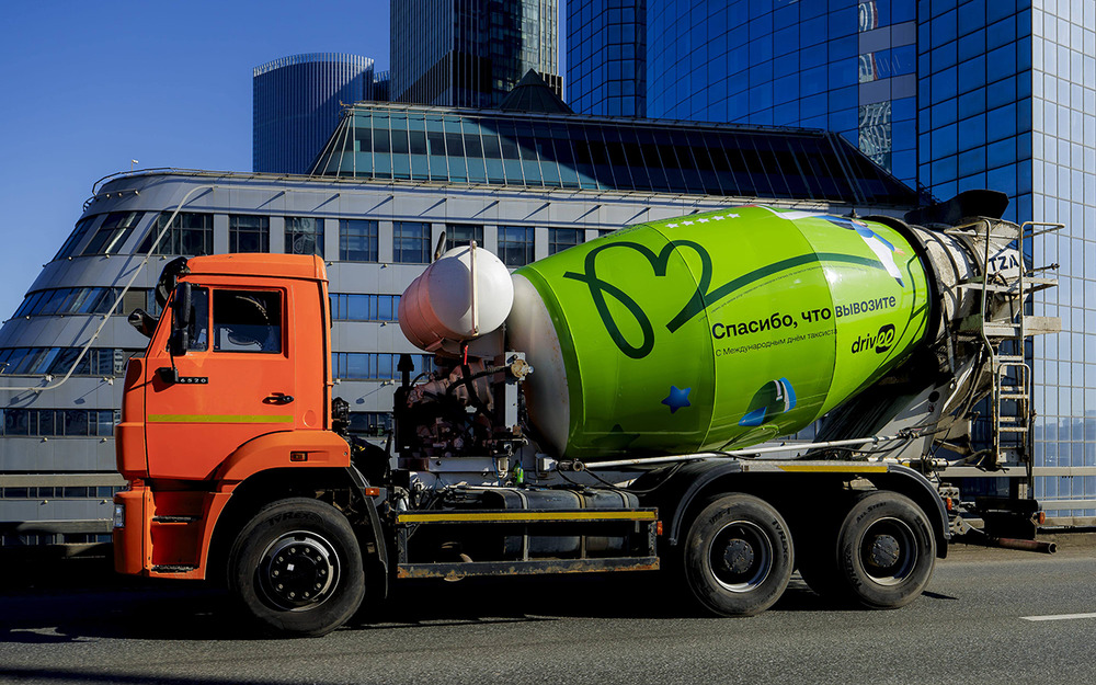 За рулём - живой человек: как Drivee и пассажиры поздравили водителей