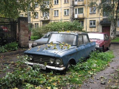 Столичные власти объявили войну брошенным автомобилям