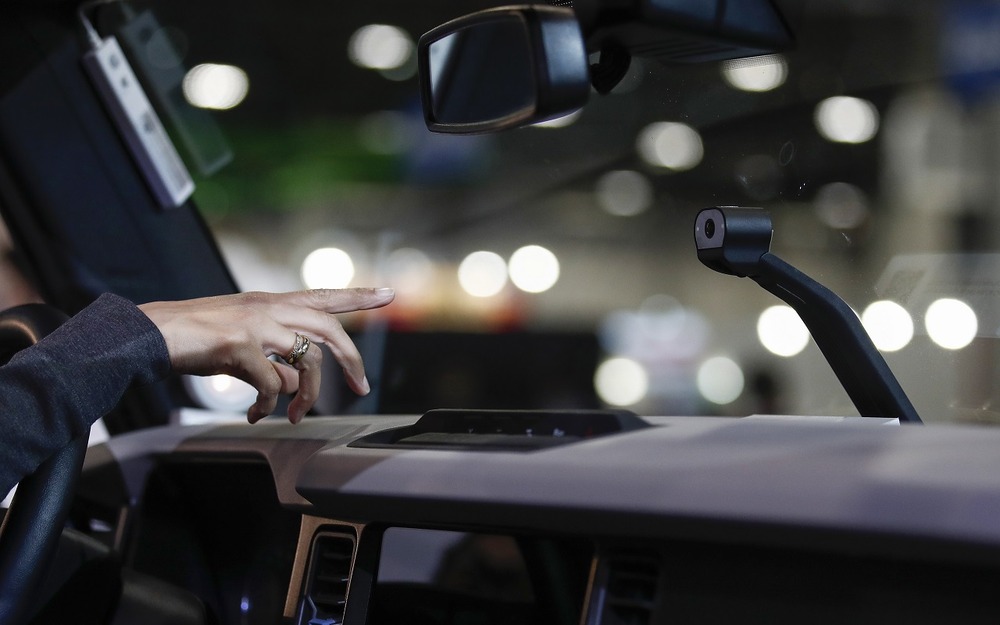 Надежный помощник в дороге: добротный и недорогой видеорегистратор уже в продаже