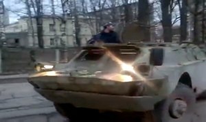 В Череповце задержали пьяного водителя на бронемашине БРДМ-2