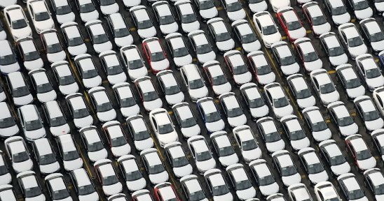 AEB: Стабилизация не наступила - автопродажи продолжают падать 