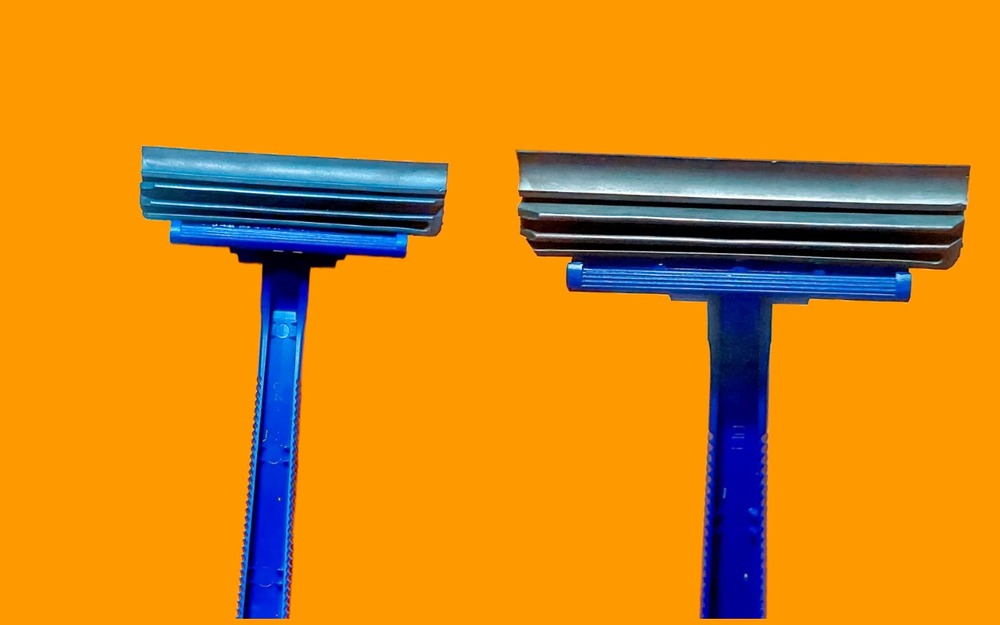 Водосгон из бритвы и старой щетки стеклоочистителя