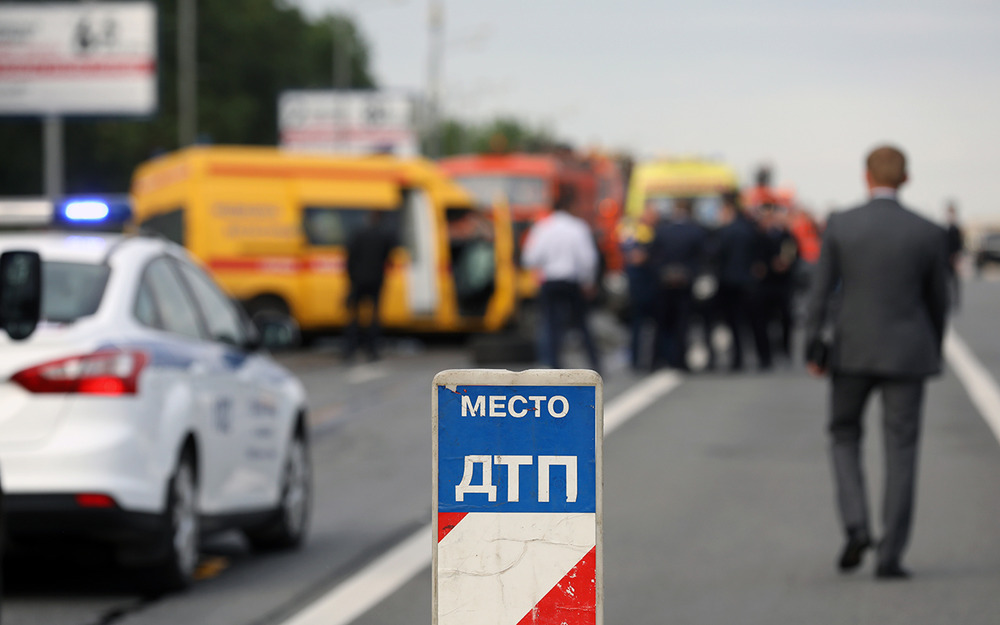 Одна из самых памятных массовых аварий в России произошла 20 июля 2009 года, когда горели торфяники. На 136-м километре дороги Москва - Нижний Новгород было сильное задымление, водители стремились поскорее проскочить этот участок и врезались. В ДТП попало 38 автомобилей, в том числе грузовиков, оказалось 13 раненых и четверо погибших.