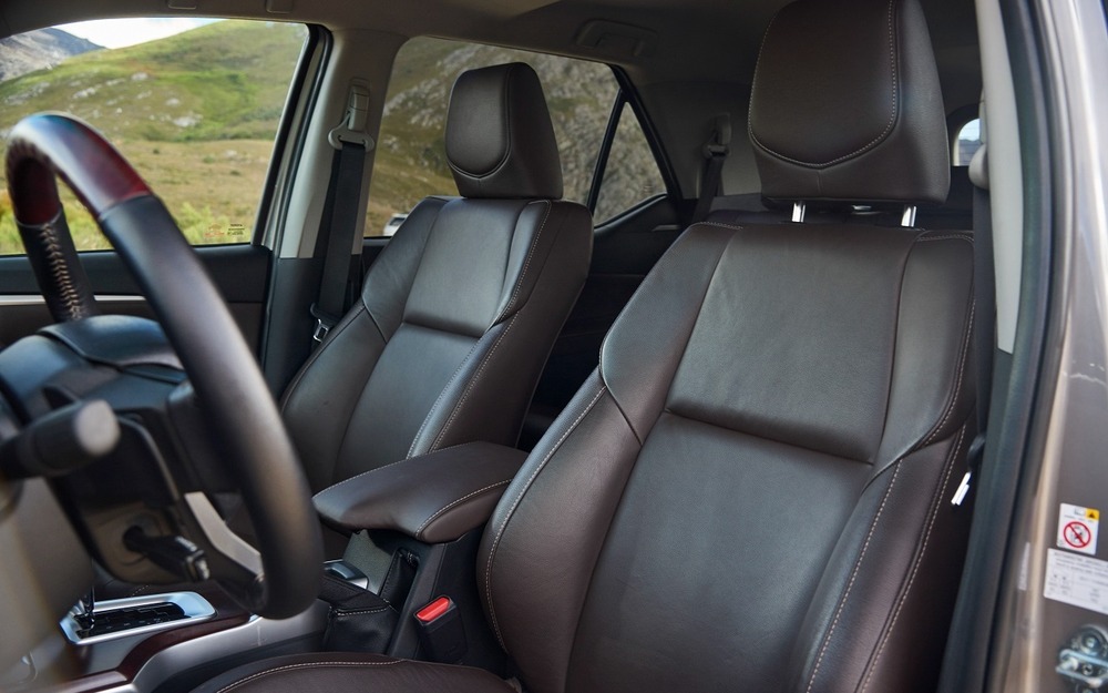 Интерьер Toyota Fortuner