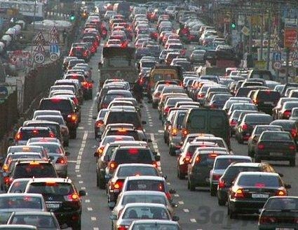 Движение в городе в летний период: Пробковая аллея