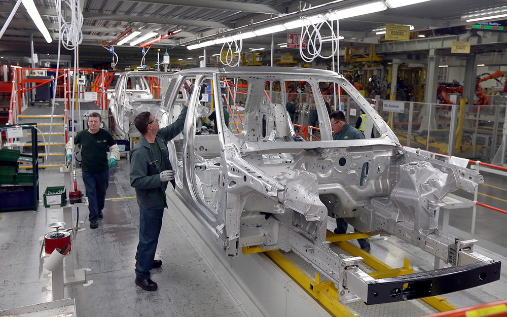 Jaguar Land Rover из-за брекзита увольняет сотрудников и приостанавливает конвейер