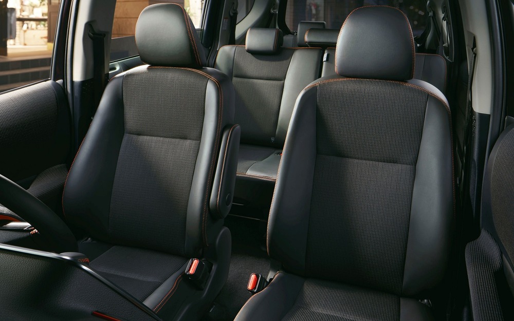 Интерьер Toyota Sienta