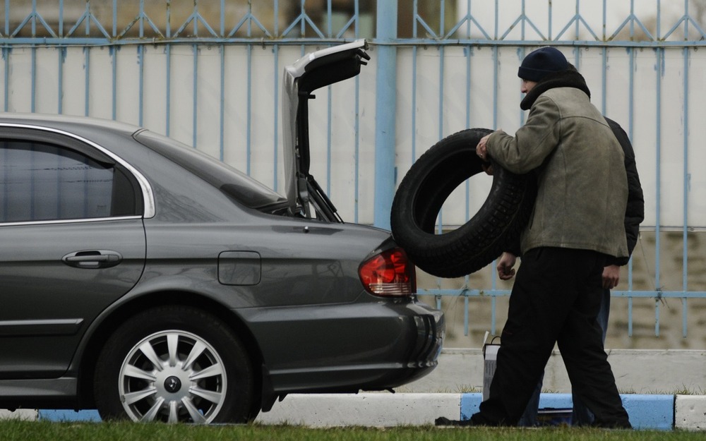 «Обуть» машину по дешевке: во сколько может обойтись подержанная резина?