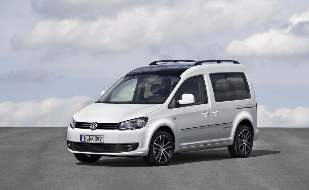 VW зарядил и подчернил Caddy к юбилею