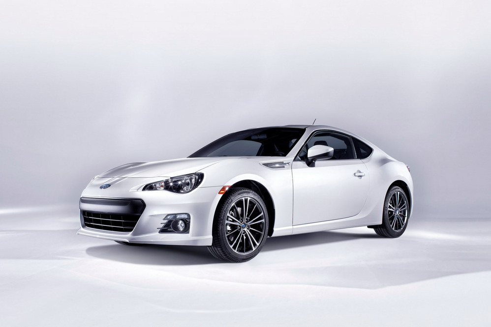 Subaru обнародовала первое фото серийного купе BRZ