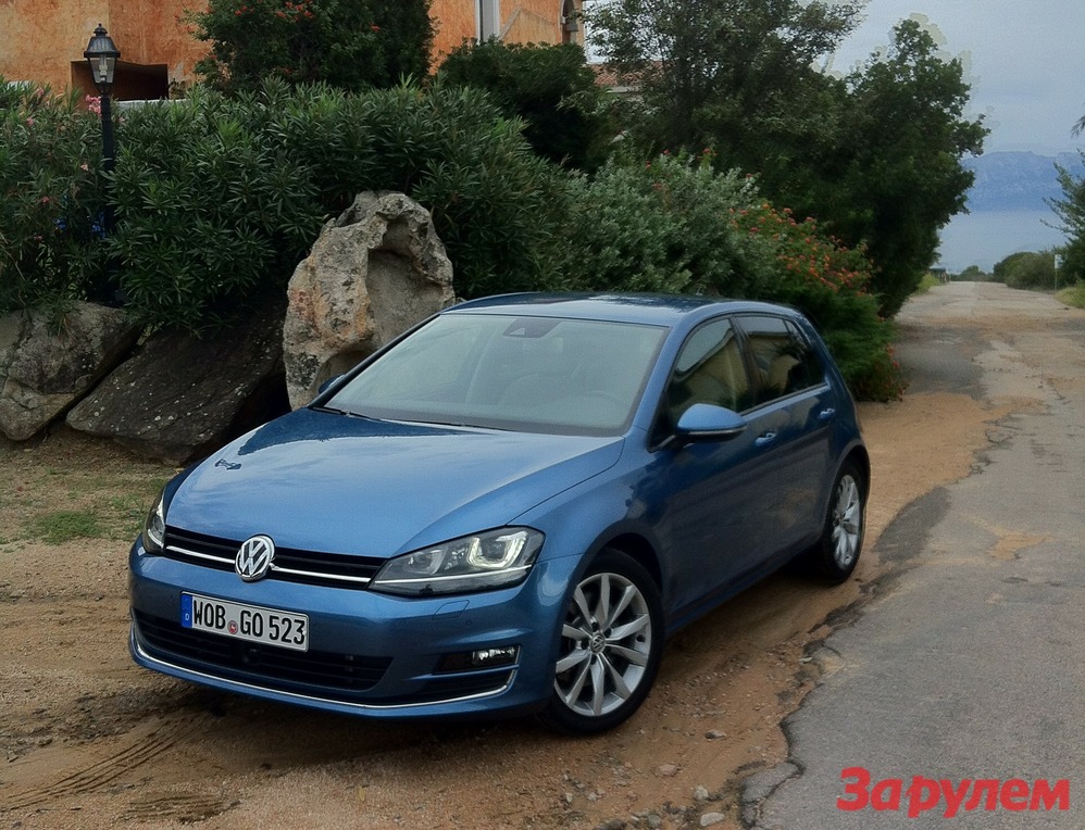 Volkswagen Golf выходит на трассу