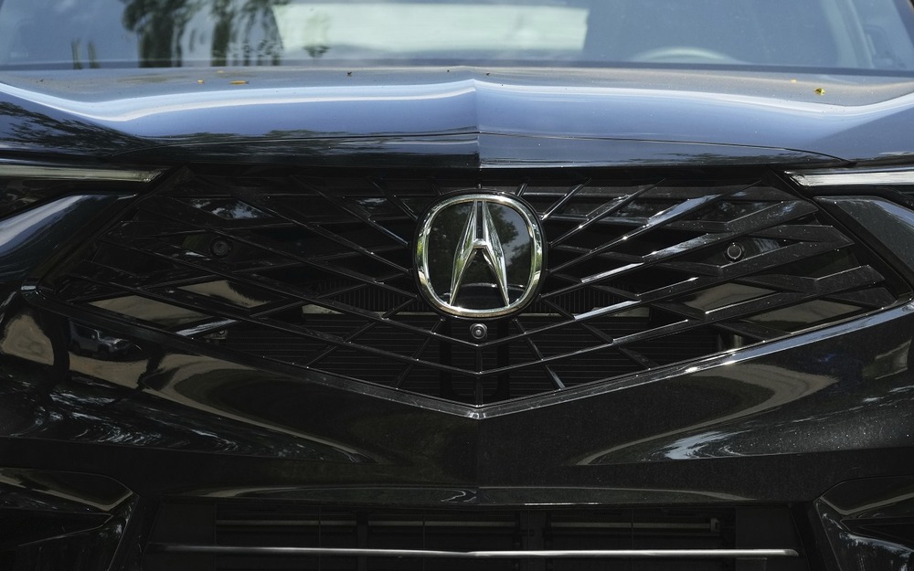 Самая большая Acura за всю историю: бренд готовит громкую премьеру