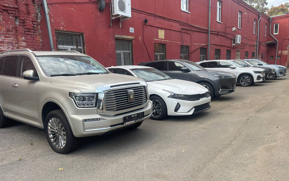 Прогноз: Lada и УАЗ могут сохранить за собой до трети авторынка РФ в 2024 году