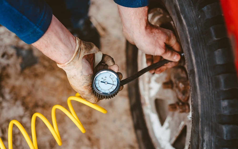 Какое давление в шинах должно быть на самом деле