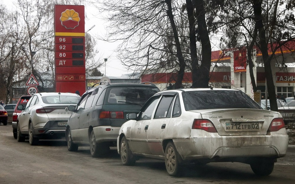 Россияне массово едут за дешевым казахстанским бензином
