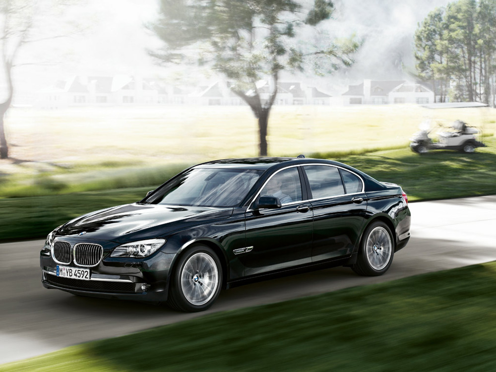 BMW лидирует в гонке премиум-брендов 