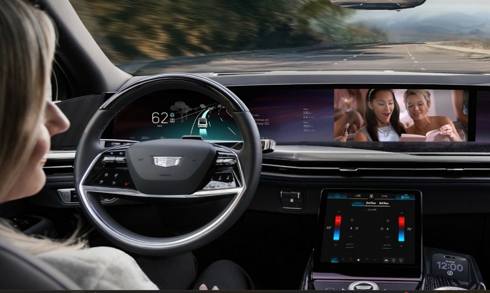 Cadillac позволит смотреть фильмы за рулем к 2028 год