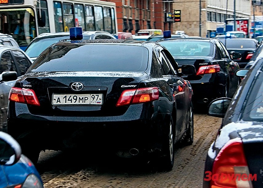 Московские пробки уменьшат за счёт автомобилей чиновников
