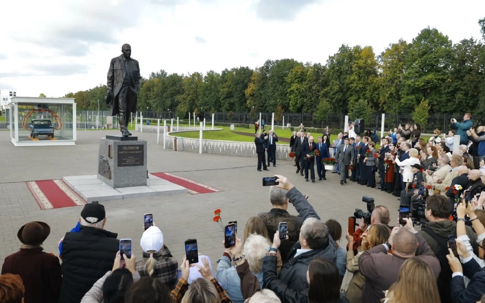 В Тольятти открыли памятник первому директору ВАЗа