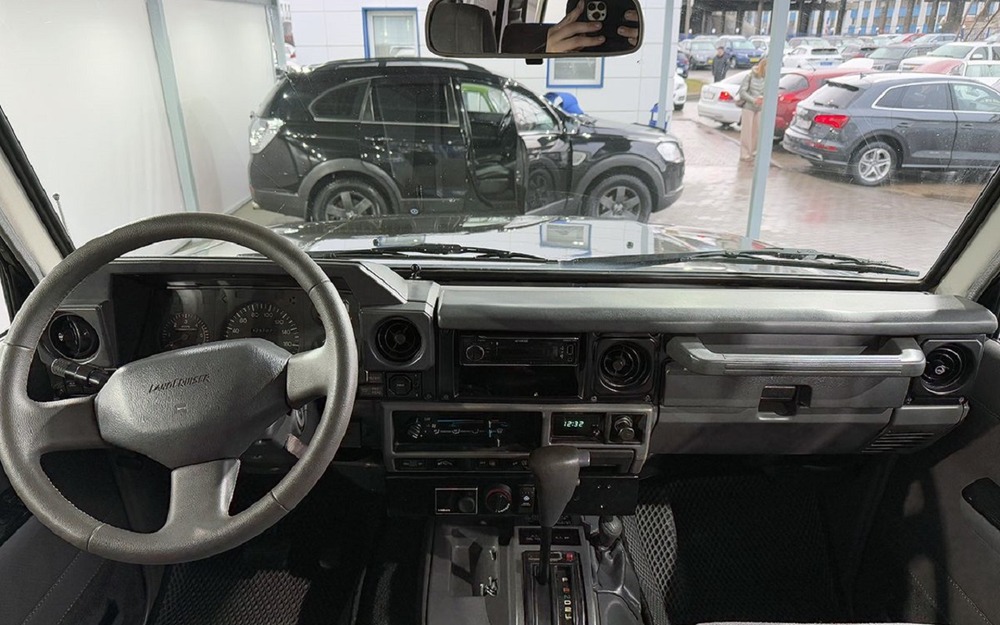 Интерьер Toyota Land Cruiser 70