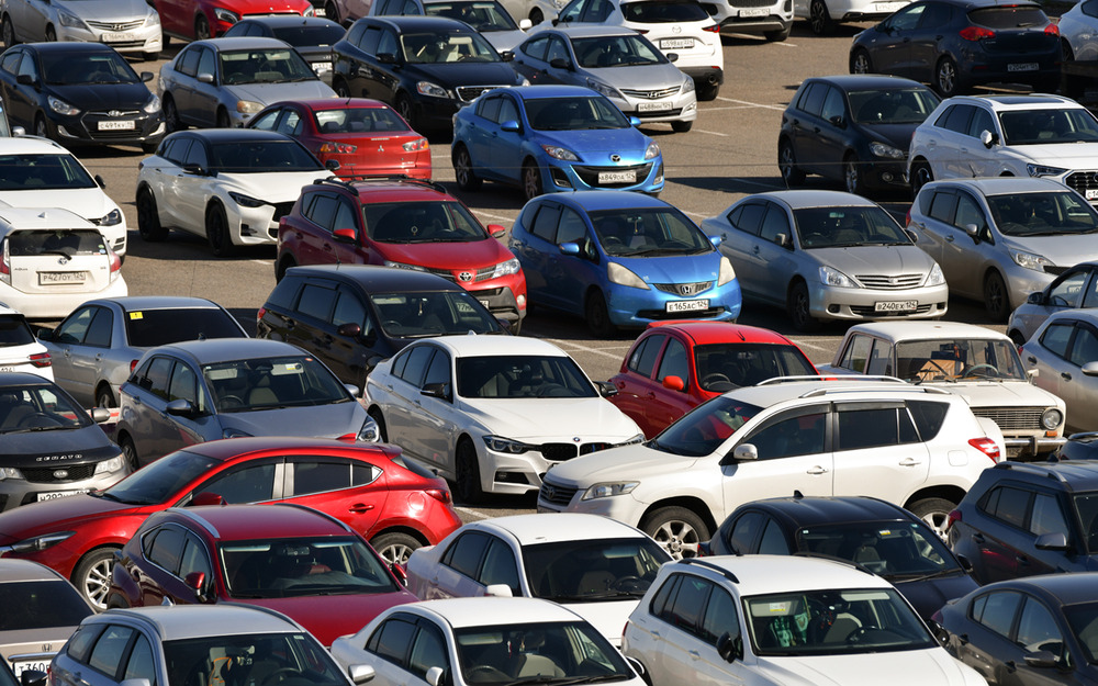 Вторичный авторынок буксует, продажи падают второй месяц подряд