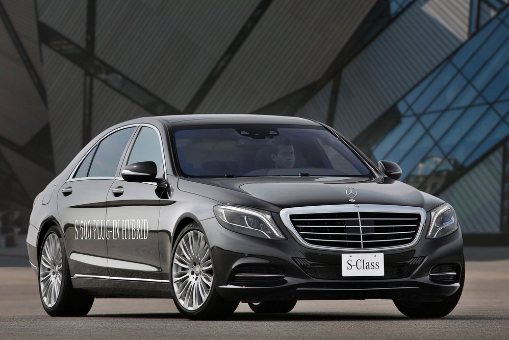 Mercedes-Benz выбирает подзаряжаемые гибриды вместо электрокаров
