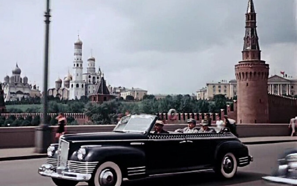 ЗИС-110Б в Москве, кадр из фильма «Верные друзья».