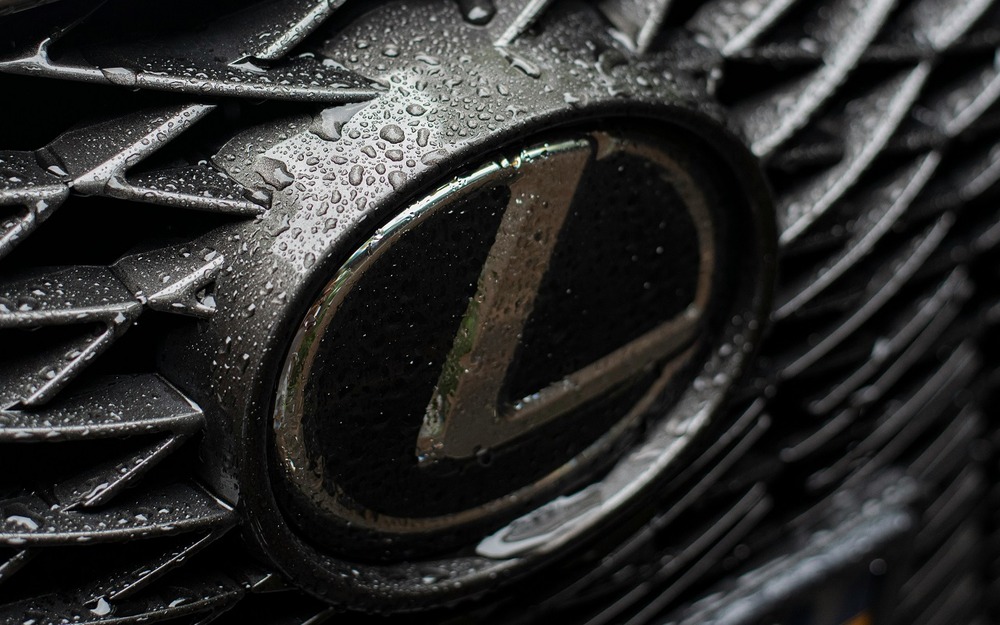 Представлена лимитированная версия популярного седана Lexus: в чем ее особенности?