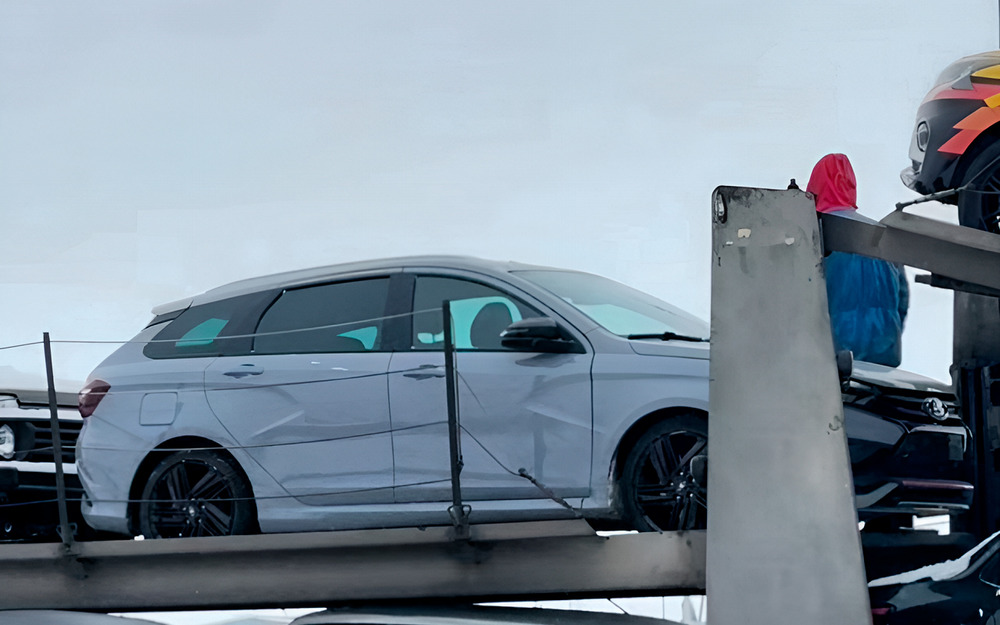 АВТОВАЗ готовит к продажам топ-версию Весты - первое фото
