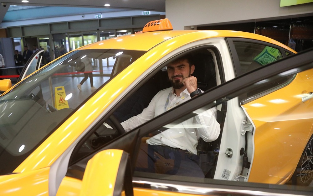 Власти РФ предложили решение проблемы со страховкой в такси