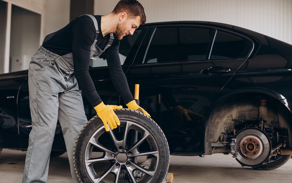 Когда менять шины весной-2026: безопасная температура и сроки для регионов