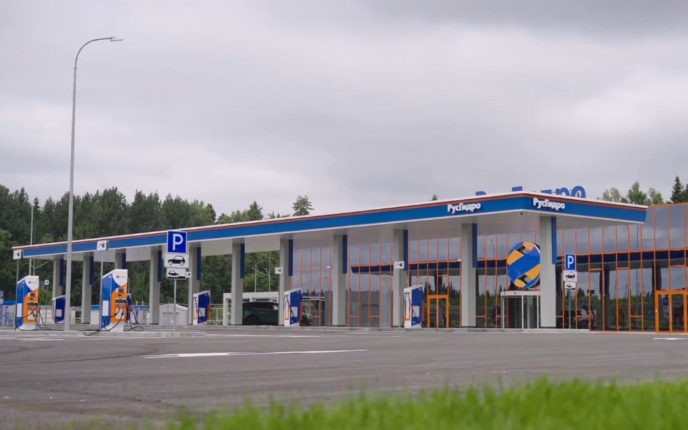 Крупнейшие электрозарядные комплексы заработали на трассе М-11 «Нева»